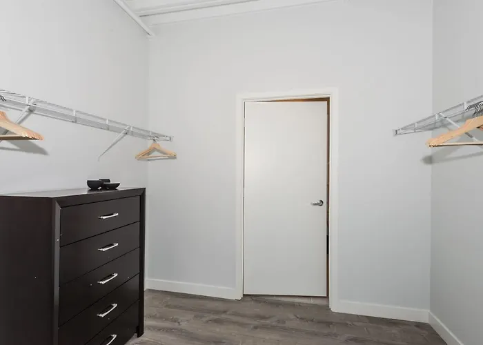 Chic 2br W Gym & Meeting By Gia *